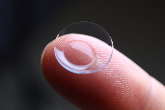 Adaptation et vente de lentilles de contact